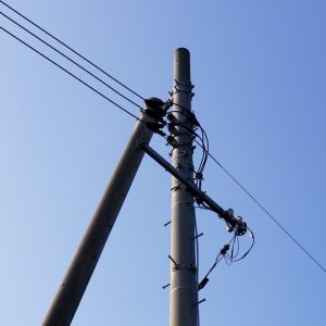 家の前の電柱